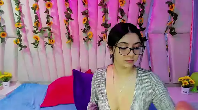 Lucy Anall  online show from January 15, 2025, 9:51 pm