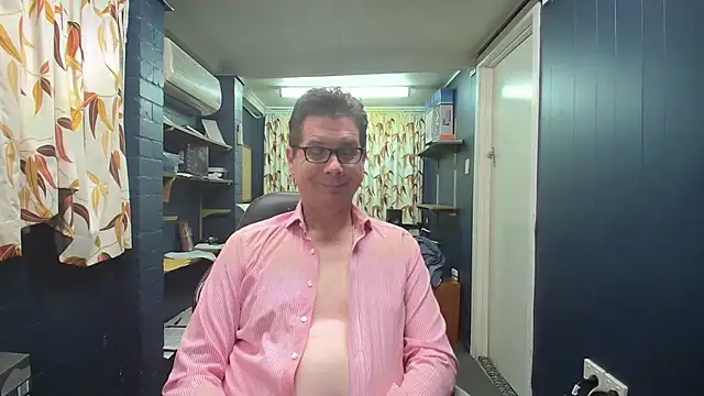 tilobinder online show from November 8, 2025, 3:15 pm