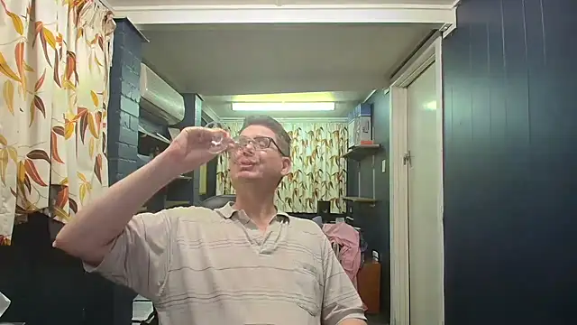 tilobinder online show from November 16, 2025, 2:11 pm