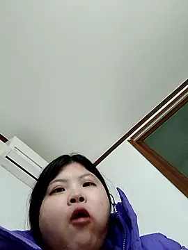 hello098712 online show from December 3, 2025, 9:31 am