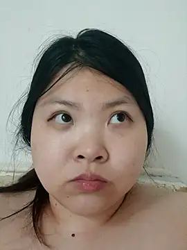 hello098712 online show from May 4, 2026, 9:34 am