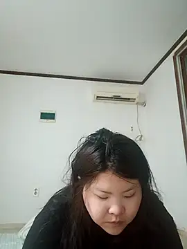 hello098712 online show from March 22, 2025, 10:49 am