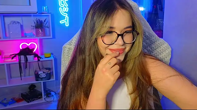 Snapshot of CutiePie3 chatting on September 15, 2025, 10:43 pm CutiePie3 online show from September 15, 2025, 10:43 pm