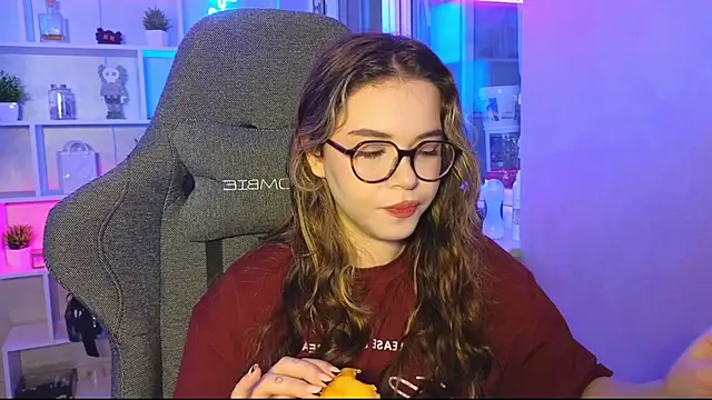 Snapshot of CutiePie3 chatting on October 7, 2025, 3:02 pm CutiePie3 online show from October 7, 2025, 3:02 pm