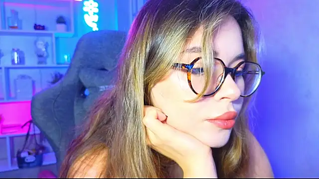 Snapshot of CutiePie3 chatting on October 5, 2025, 5:25 pm CutiePie3 online show from October 5, 2025, 5:25 pm