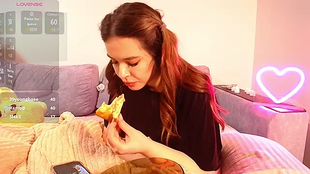 Snapshot of CutiePie3 chatting on February 24, 2025, 3:23 am CutiePie3 online show from February 24, 2025, 3:23 am