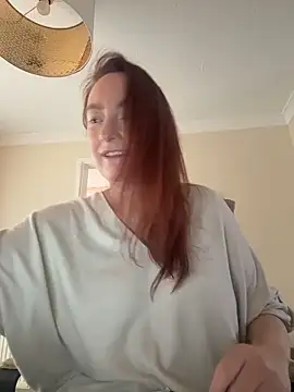 Snapshot of LouiseTswing chatting on February 10, 2026, 2:27 pm LouiseTswing online show from February 10, 2026, 2:27 pm