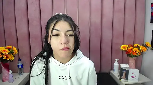 Snapshot of Poly_Sasha_ chatting on March 14, 2025, 6:10 am Poly Sasha online show from March 14, 2025, 6:10 am