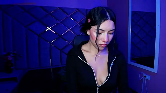 Snapshot of Poly_Sasha_ chatting on November 16, 2025, 4:17 am Poly Sasha online show from November 16, 2025, 4:17 am