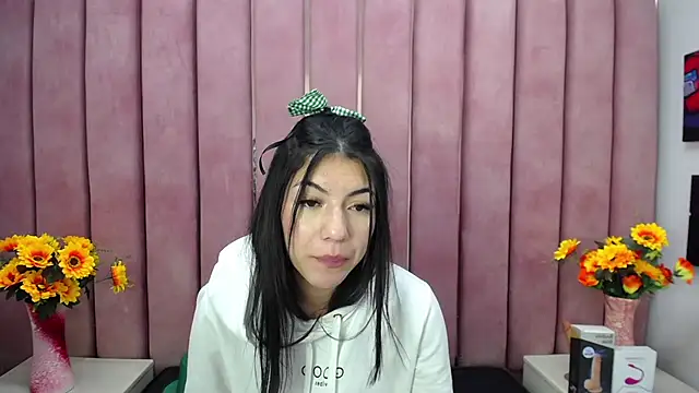 Snapshot of Poly_Sasha_ chatting on March 18, 2025, 6:28 am Poly Sasha online show from March 18, 2025, 6:28 am