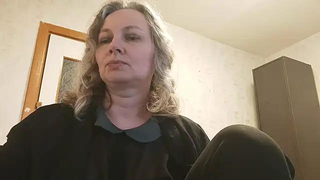 EdithManning online show from May 5, 2026, 5:49 pm