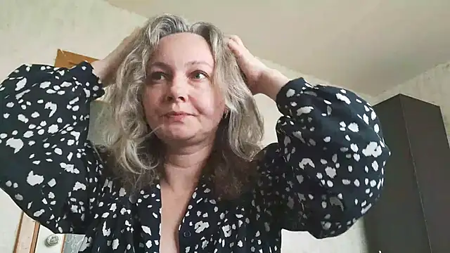 EdithManning online show from May 8, 2026, 6:17 am