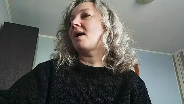 EdithManning online show from May 4, 2026, 5:22 am
