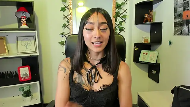 Snapshot of Miaa_Thopmson chatting on October 4, 2025, 10:11 pm Miaa Thopmson online show from October 4, 2025, 10:11 pm