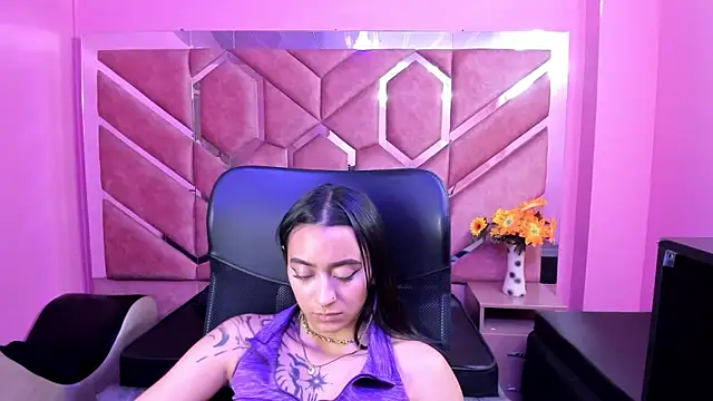 Snapshot of Miaa_Thopmson chatting on September 11, 2025, 10:32 pm Miaa Thopmson online show from September 11, 2025, 10:32 pm