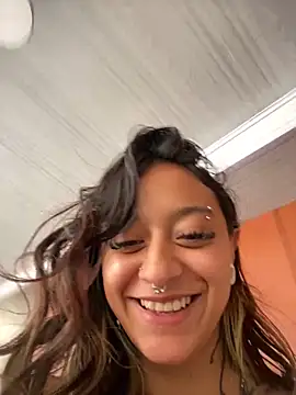 Miaa Thopmson online show from March 18, 2026, 5:36 pm