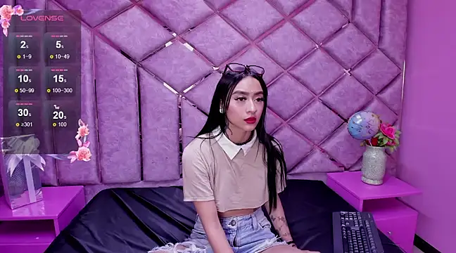 Snapshot of Miaa_Thopmson chatting on December 22, 2024, 2:27 pm Miaa Thopmson online show from December 22, 2024, 2:27 pm