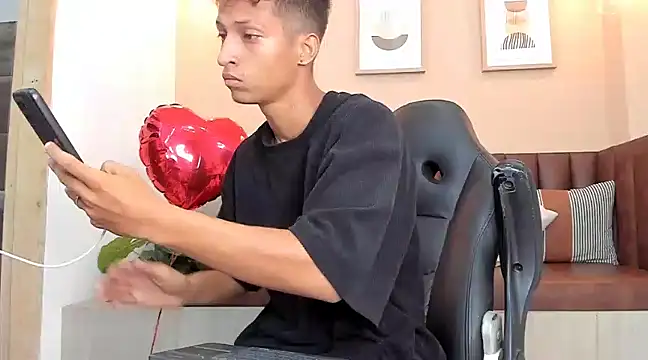 wolf james123 online show from February 12, 2025, 1:59 pm