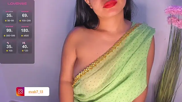 Snapshot of shara_queen1 chatting on March 6, 2025, 6:19 am shara queen1 online show from March 6, 2025, 6:19 am