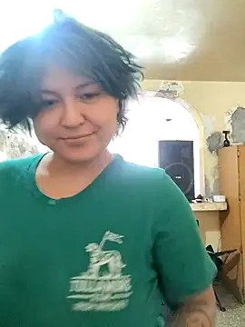 Snapshot of iDogrose21 chatting on November 7, 2025, 4:44 pm iDogrose21 online show from November 7, 2025, 4:44 pm