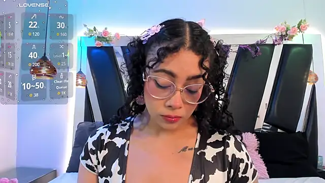 Snapshot of antonelllepiercee chatting on February 4, 2026, 11:05 am antonelllepiercee online show from February 4, 2026, 11:05 am