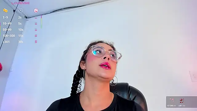 Snapshot of antonelllepiercee chatting on March 8, 2025, 2:51 pm antonelllepiercee online show from March 8, 2025, 2:51 pm