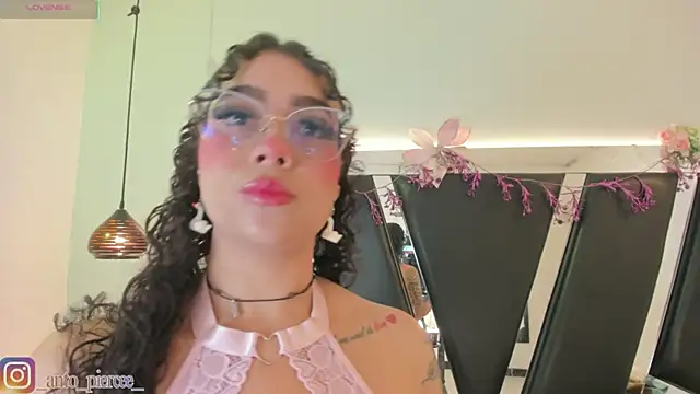 antonelllepiercee online show from June 3, 2026, 11:33 am