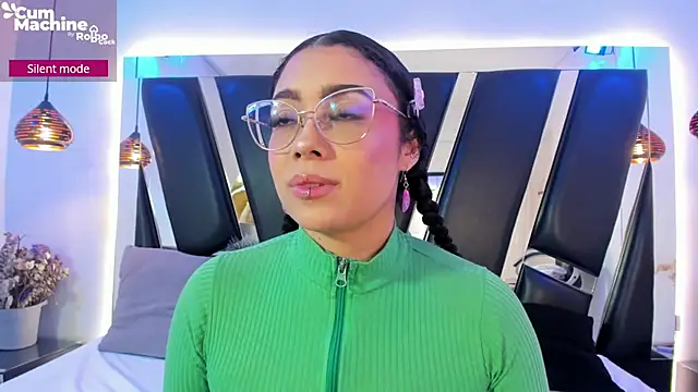 antonelllepiercee online show from November 4, 2025, 11:25 am