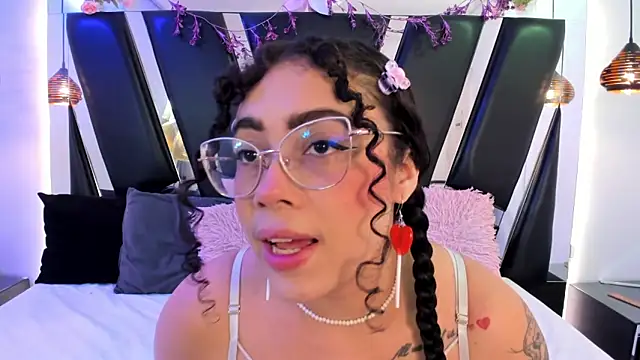 Snapshot of antonelllepiercee chatting on February 3, 2026, 11:26 am antonelllepiercee online show from February 3, 2026, 11:26 am