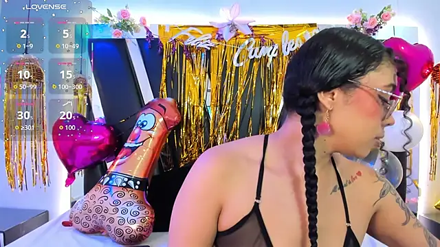 Snapshot of antonelllepiercee chatting on February 13, 2026, 11:32 am antonelllepiercee online show from February 13, 2026, 11:32 am