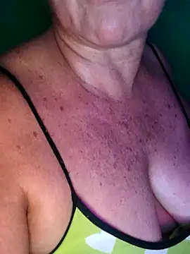 Kasandra Ho online show from November 22, 2025, 1:15 am