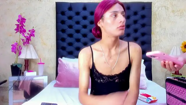 Snapshot of NahomiWhitel chatting on March 4, 2026, 12:57 pm NahomiWhitel online show from March 4, 2026, 12:57 pm