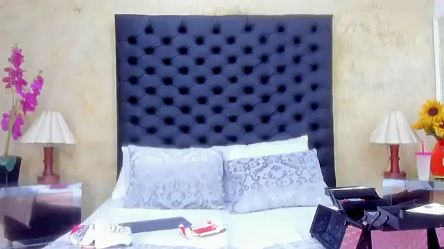 Snapshot of NahomiWhitel chatting on February 19, 2026, 12:46 pm NahomiWhitel online show from February 19, 2026, 12:46 pm