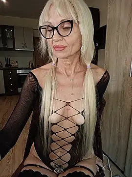 Snapshot of Mila_Lovi chatting on July 23, 2026, 11:07 am Mila Lovi online show from July 23, 2026, 11:07 am
