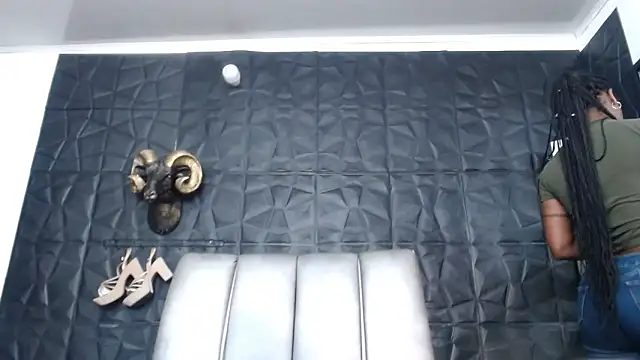 Snapshot of Hanna_Fox_69 chatting on October 31, 2025, 8:22 am Hanna Fox 69 online show from October 31, 2025, 8:22 am