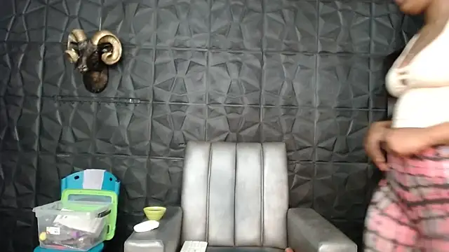 Snapshot of Hanna_Fox_69 chatting on September 12, 2025, 9:31 am Hanna Fox 69 online show from September 12, 2025, 9:31 am