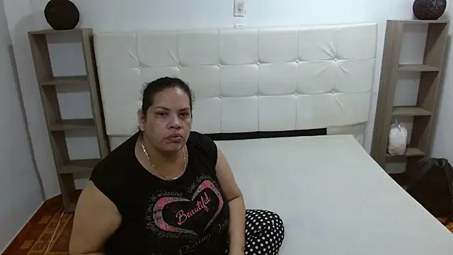 Candy and Jh0n online show from September 19, 2025, 3:32 am