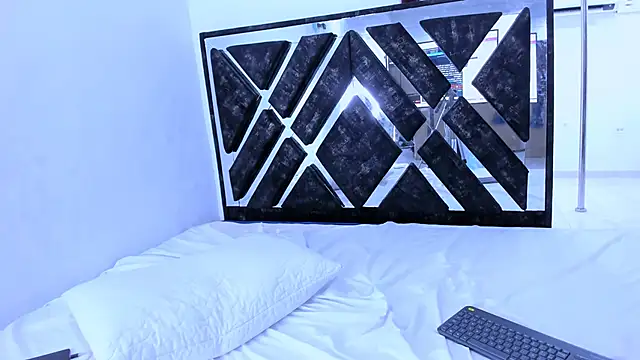 Fernanda brown18 online show from March 22, 2025, 8:37 pm