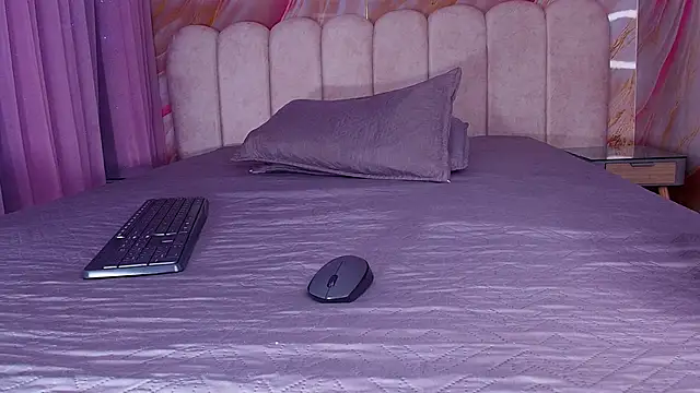 mia stanfort online show from March 24, 2026, 7:14 pm