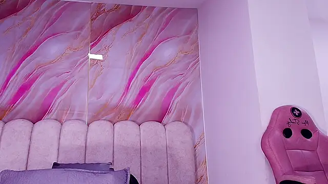 mia stanfort online show from February 15, 2026, 7:13 pm