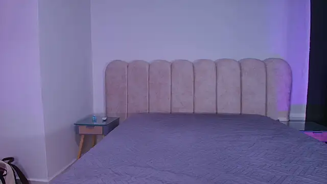 mia stanfort online show from December 4, 2025, 7:13 pm