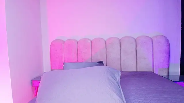 mia stanfort online show from December 22, 2025, 7:14 pm