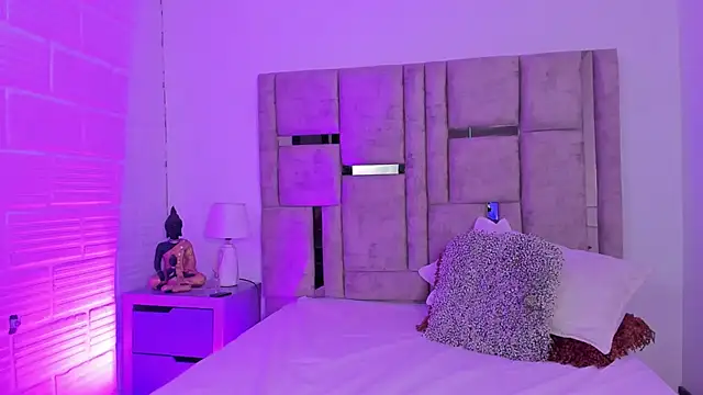 EmmaBecket2 online show from November 13, 2025, 3:21 am