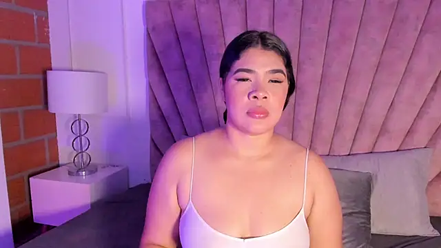 Snapshot of EmmaBecket2 chatting on February 6, 2026, 1:01 am EmmaBecket2 online show from February 6, 2026, 1:01 am