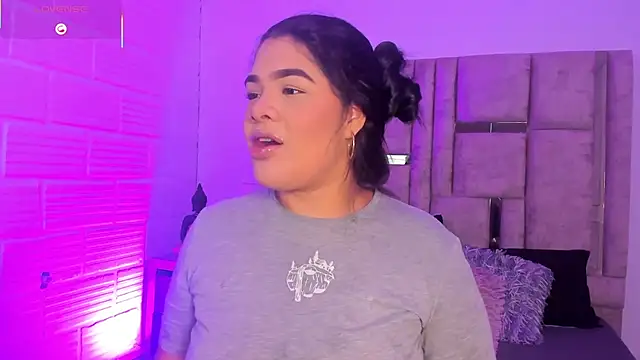 Snapshot of EmmaBecket2 chatting on January 11, 2026, 3:46 am EmmaBecket2 online show from January 11, 2026, 3:46 am