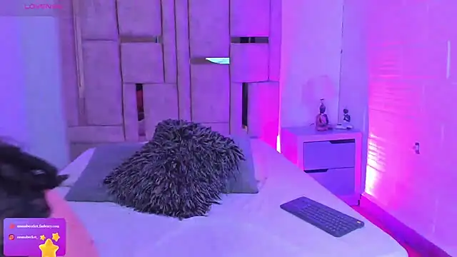 EmmaBecket2 online show from October 9, 2025, 12:06 pm