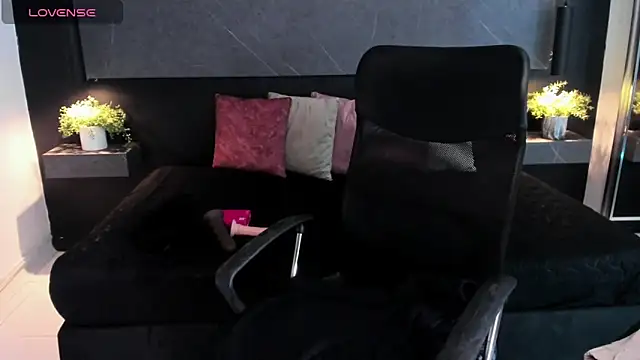 Danielacossio online show from February 6, 2026, 4:19 am