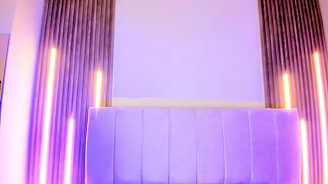 Annie9  online show from April 18, 2026, 3:31 am