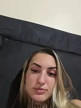 Snapshot of hotskinny1 chatting on March 4, 2025, 3:22 am hotskinny1 online show from March 4, 2025, 3:22 am