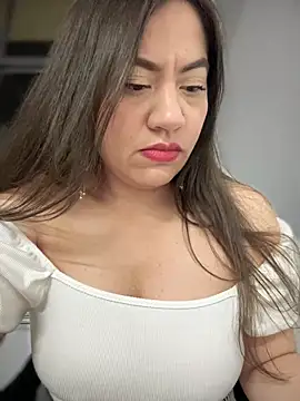 Snapshot of Iam__Cristal chatting on March 17, 2025, 11:46 pm Iam Cristal online show from March 17, 2025, 11:46 pm
